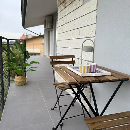 7 Seats, 200 Meters From The Sea